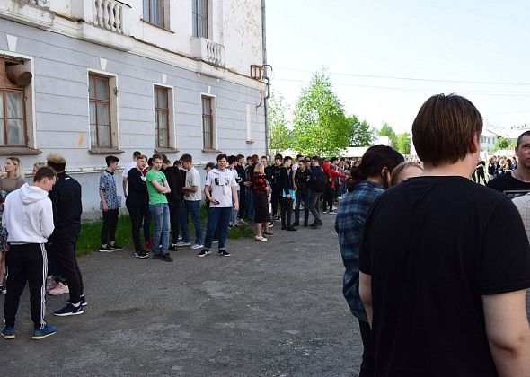 В КИКе студенты и преподаватели выбрались из задымленного кабинета