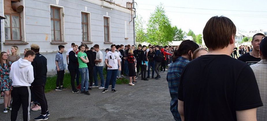 В КИКе студенты и преподаватели выбрались из задымленного кабинета