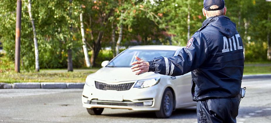 Перед судом предстанет похититель оградок. Он еще и полицейского сбил