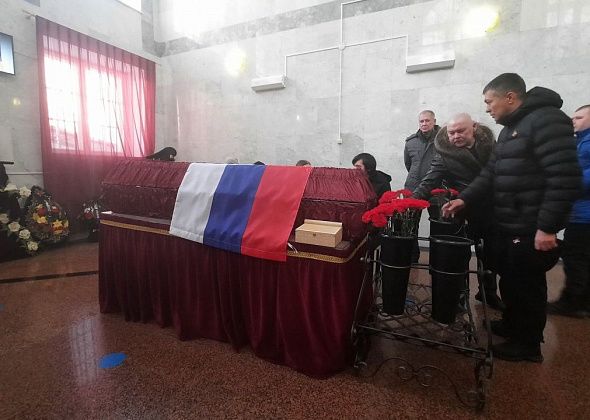 «Все их надежды развеялись»: в Краснотурьинске простились с погибшим на СВО Юрием Фадеевым