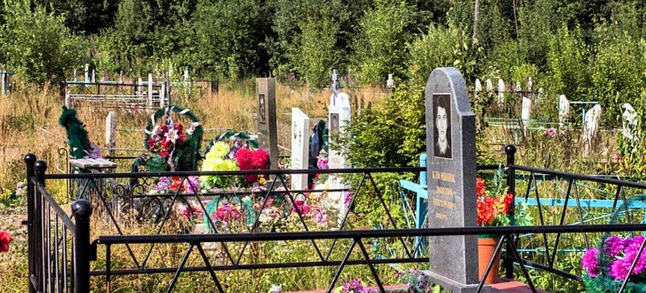 Через два дня должен был быть день рождения: следователи прокомментировали смерть мужчины на кладбище