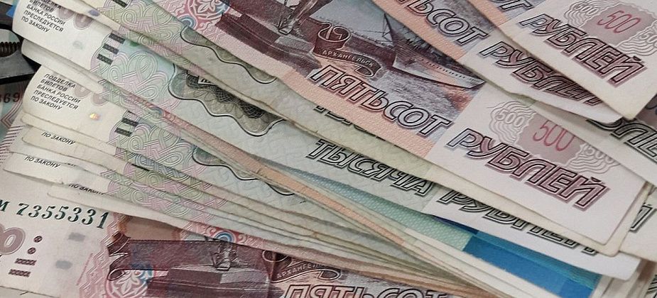 Кому ежемесячно будут выдавать по 10 210 рублей