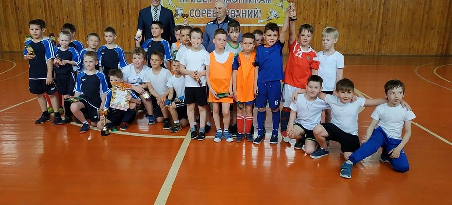 Победителями городского турнира по мини-футболу стали первоклассники школы № 17