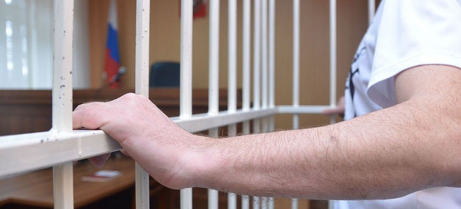 Монтажник и продавец попались с наркотиком. Увидев полицию, они хотели от него избавиться