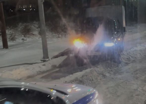 На Рюмина подрезанный автомобиль снес дорожный знак