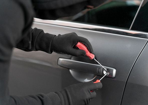 Юноша предстал перед судом за угон ВАЗа