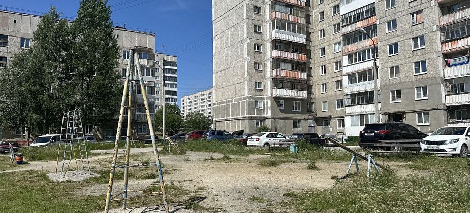 Детям негде играть: жительницы дома по улице Клубной просят обустроить площадку во дворе