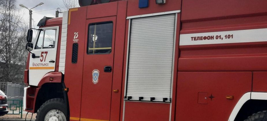 В бывшем общежитии на улице Коммунальной горел мусор