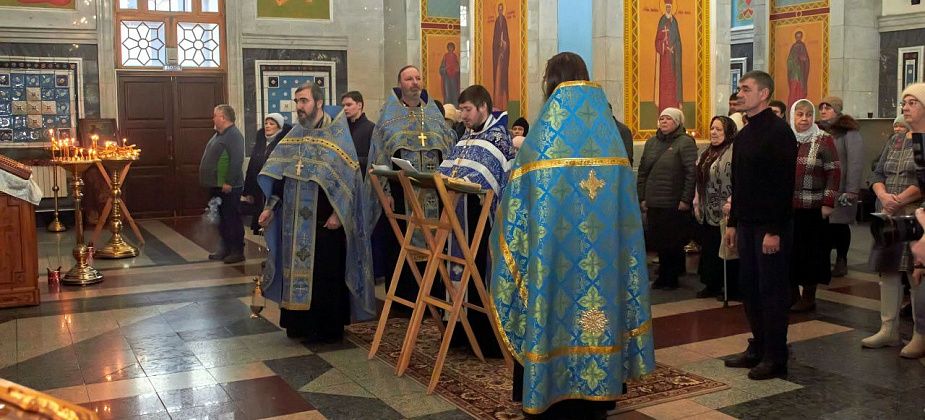 Завтра в соборе Максима Исповедника пройдет соборование