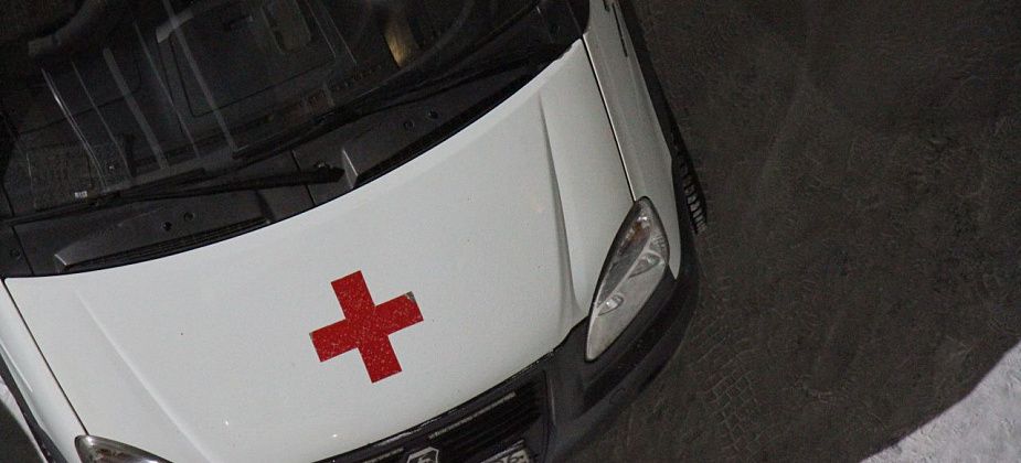 Мужчину обвиняют в том, что столкнул девушку из окна второго этажа 