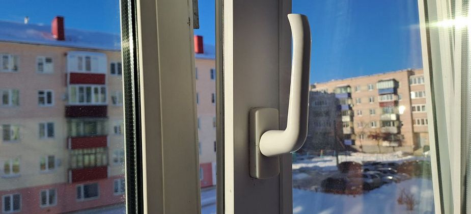 “Побоялась за свою жизнь”. Пенсионерка отдала оконщикам почти 20 тысяч 