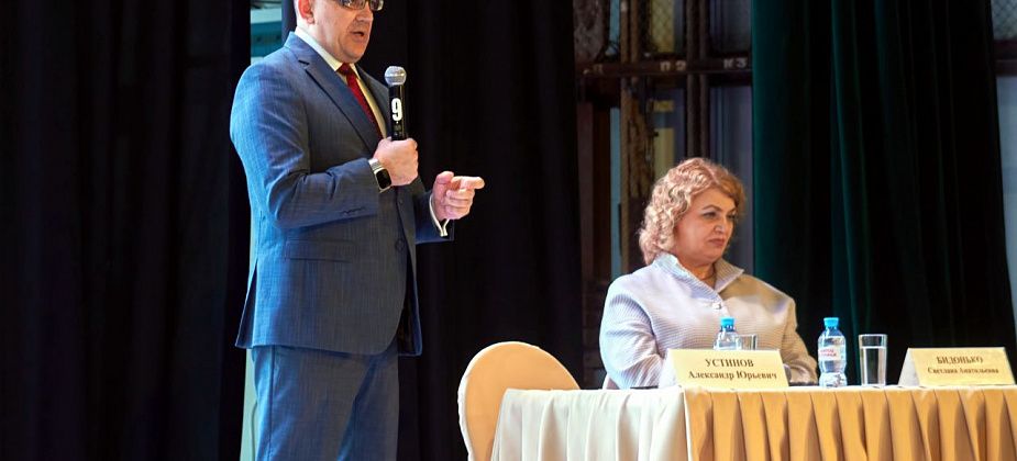 Мэр отчитался: очередь на жилье для детей-сирот закрыта, средняя зарплата — 87 тысяч, а пенсия - 25