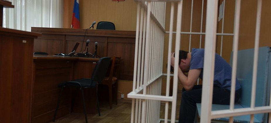 Мужчина избил знакомую ножкой табуретки и получил срок