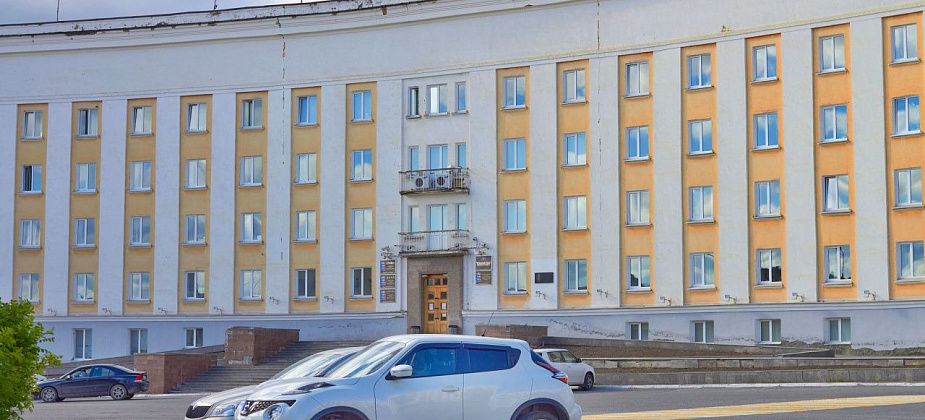 Парковку на площади упорядочат
