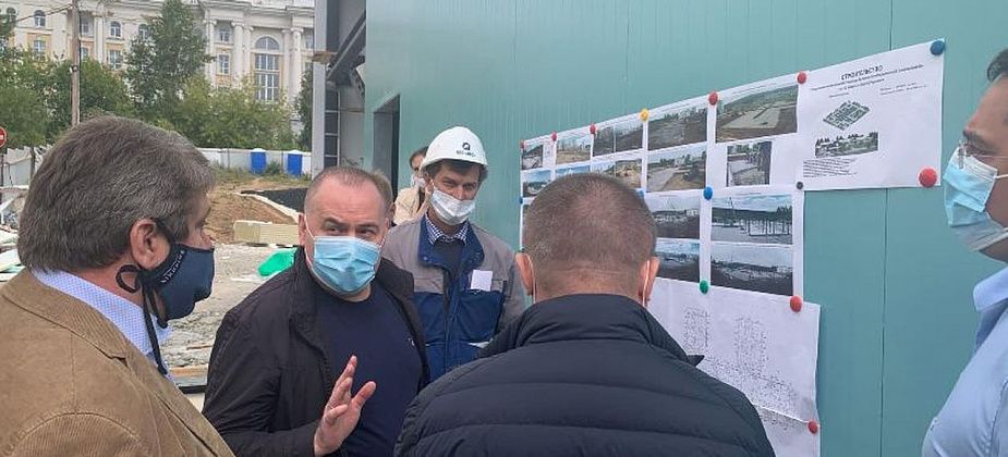 Министр здравоохранения посетил больницу и стройку. Рассказал про "революцию в голове"