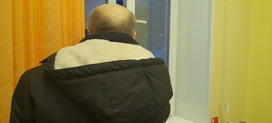 "Просто за горло взяли!". Пенсионер жалуется на назойливость оконщиков 