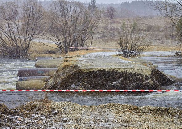 Насыпной мост за домом спорта раскопали для пропуска воды