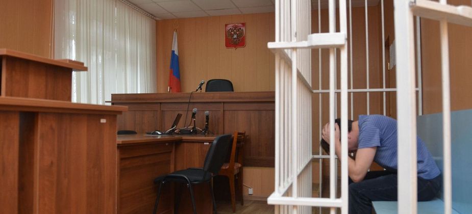 Взяли под стражу в зале суда. Осудили горожанина, похитившего 25 тысяч рублей 
