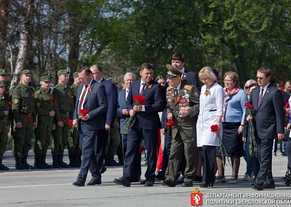 Евгений Куйвашев поздравил ветеранов в областном госпитале с Днем Победы