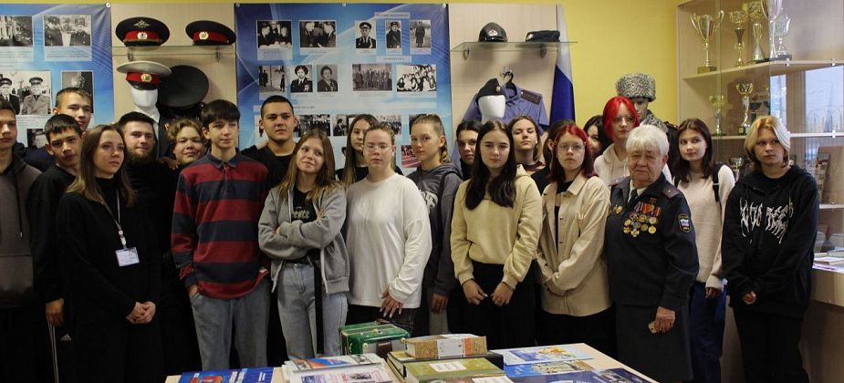 На уроках мужества почтили память погибших милиционеров