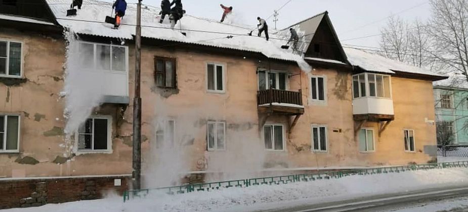 Мэрия Краснотурьинска дала старт очистке от снега крыш