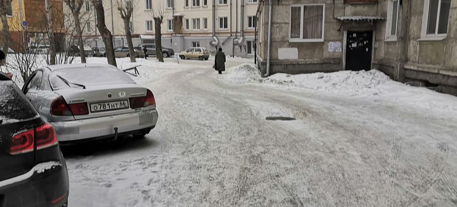 Сотрудники ГИБДД ищут двух нарушителей, спровоцировавших ДТП