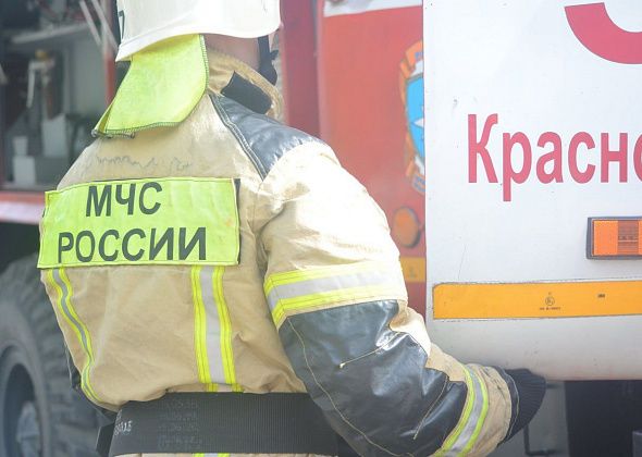 В пригороде горело бесхозное строение