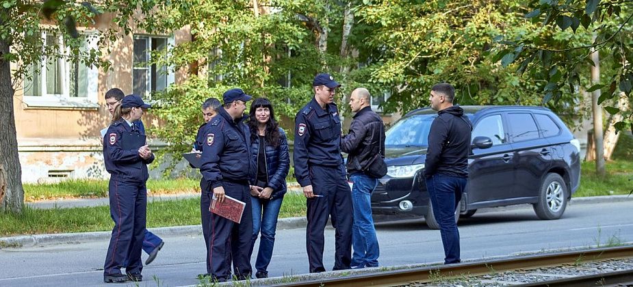 В Краснотурьинске начали процесс над 41-летним мужчиной, расстрелявшим жилой дом и полицию