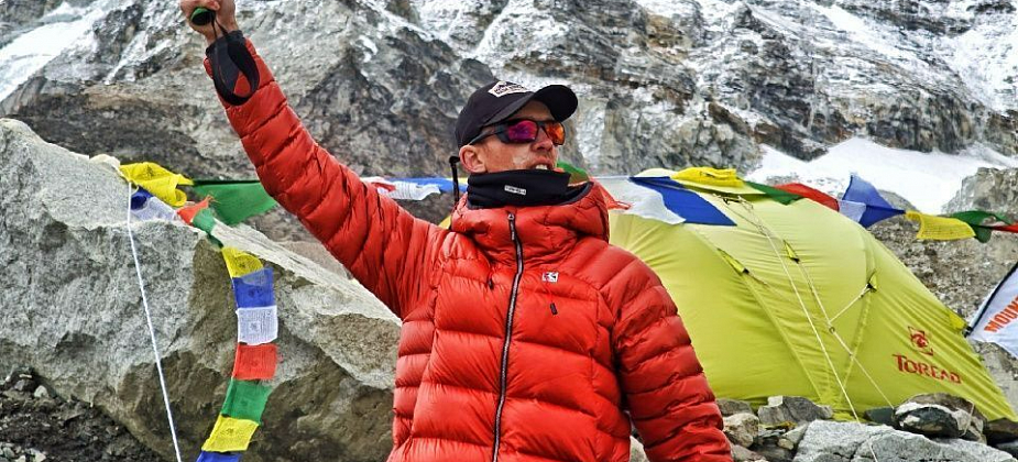 Работник БАЗа Анатолий Ероховец добрался до базового лагеря Эвереста