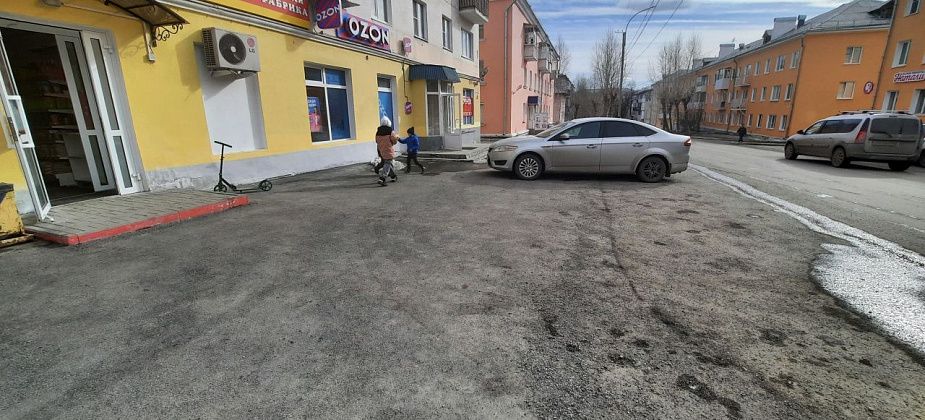 В центре Краснотурьинска жители обращают внимание на потенциально опасный участок