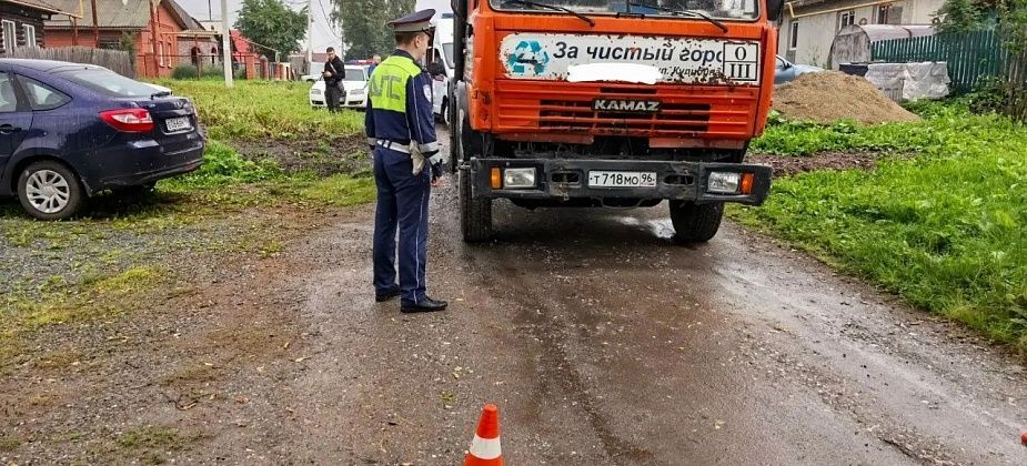 Мусоровоз раздавил четырехлетнюю девочку в Нижнем Тагиле. Она каталась на велосипеде