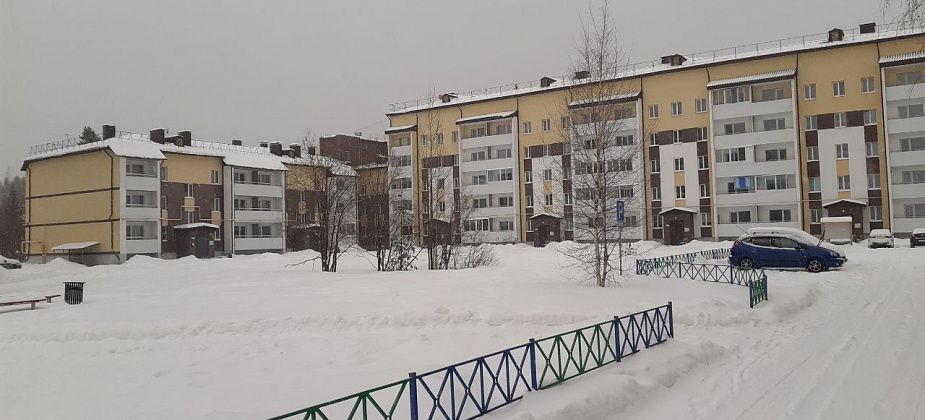 Не дают покоя: жильцам многоэтажки досаждают шумные компании подростков