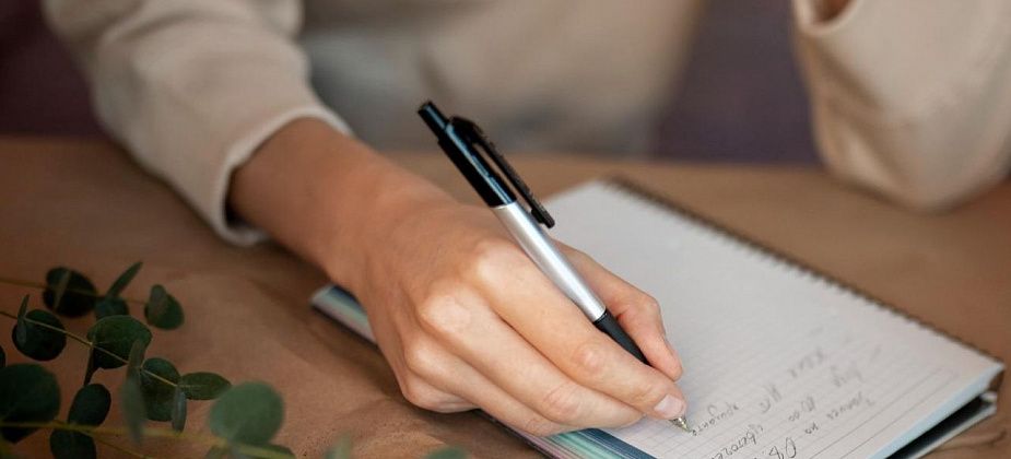 Ученицы школы №17 стали победителями и призерами литературных конкурсов к 80-летию Победы