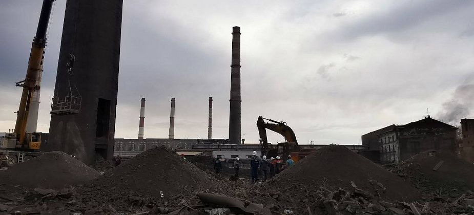 Следственный комитет начал проверку по факту обрушения трубы на БАЗе и травмирования рабочих 