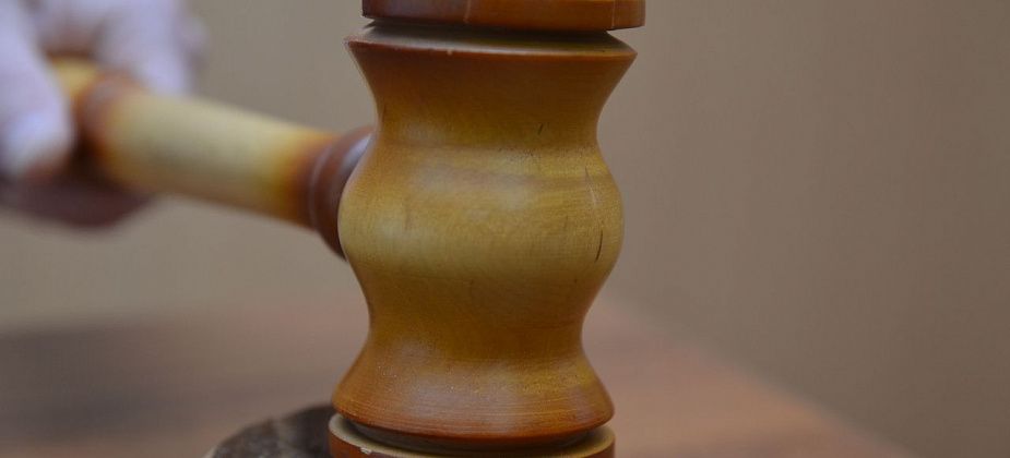 Суд взыскал ущерб за удар по автомобилю в ходе конфликта  