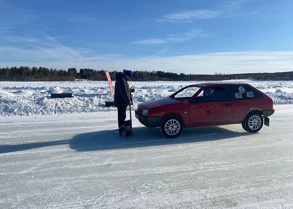 «Зимний вихрь»: краснотурьинские автолюбители провели гонки на льду