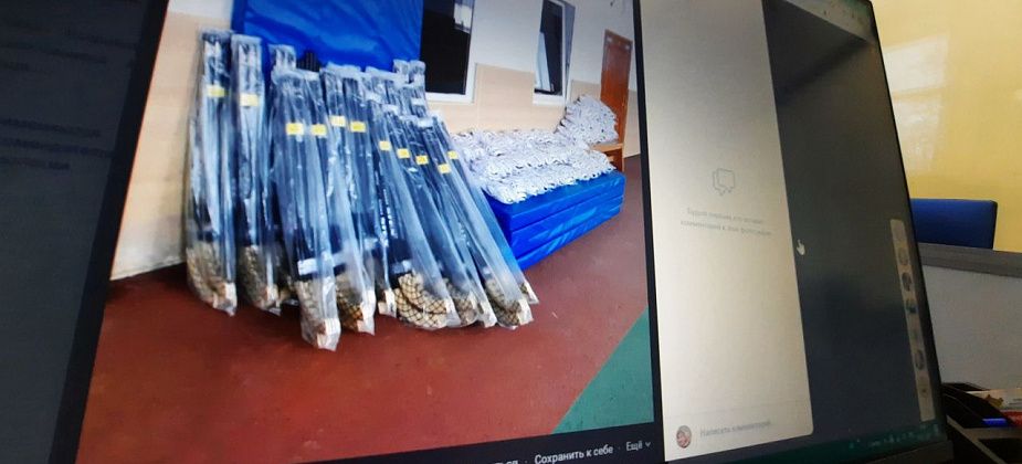 В спортшколу "Маяк" привезли большую партию инвентаря