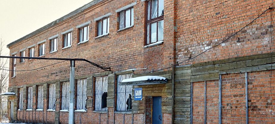 В поселке Рудничный загорелась общественная баня