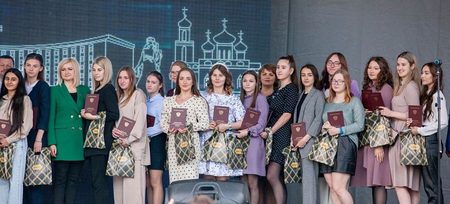 В Краснотурьинске 17 отличников и 2 стобалльника 