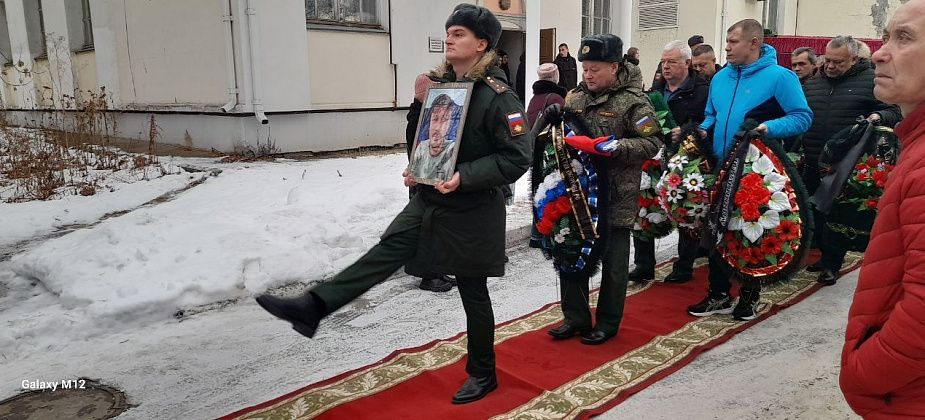 В Краснотурьинске простились с погибшим на СВО добровольцем Артемом Салитгареевым