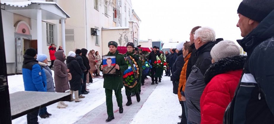 В Краснотурьинске похоронили погибшего на СВО Андрея Репина