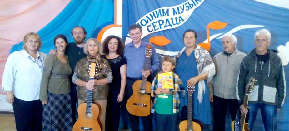 В клубе поселка Воронцовка звучали бардовские песни