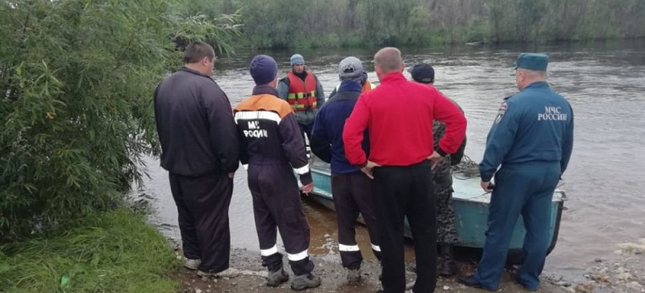 В Ивделе продолжаются поиски пассажиров перевернувшейся лодки. Найденные тела доставлены в Вижай
