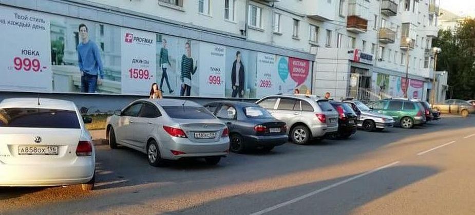 Разыскивают авто, повредившее иномарку