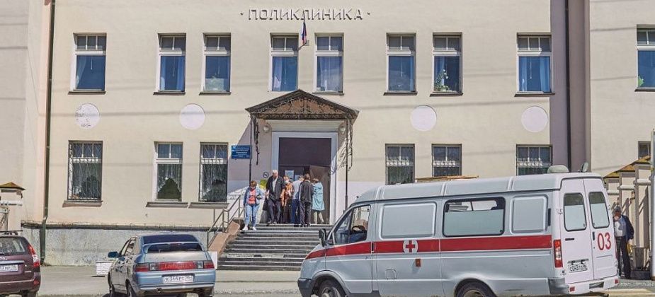 Взыскали долг за укладку плитки возле поликлиники