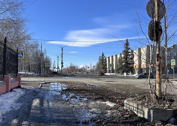 Работы на перекрестке улиц Карпинского — Октябрьской затянулись из-за кабелей под землей