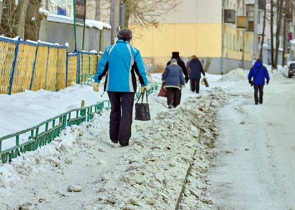 Готовь сани летом. Власти города уже озаботились очисткой тротуара от снега