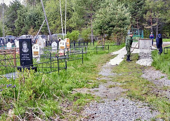 Горожане начинают борьбу с кладбищенскими вандалами