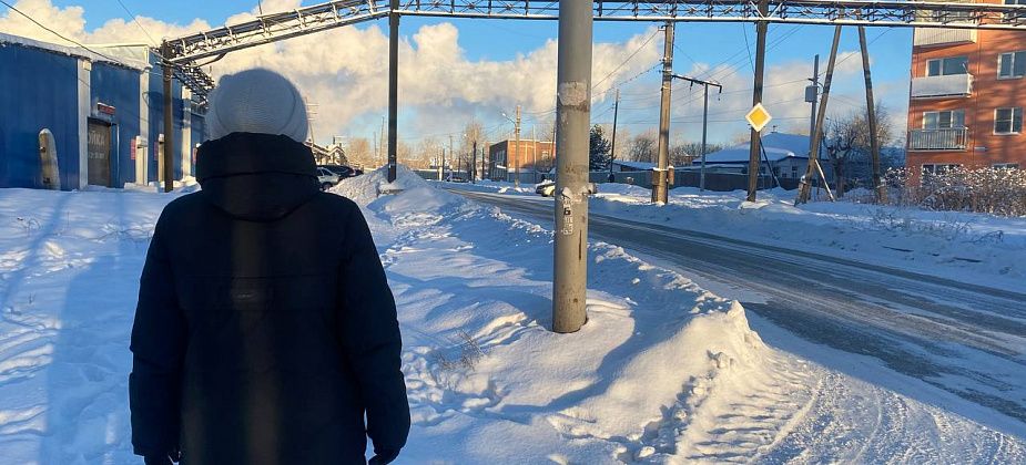 Жительница Краснотурьинска жалуется: очищая дороги от снега, заваливают тротуары