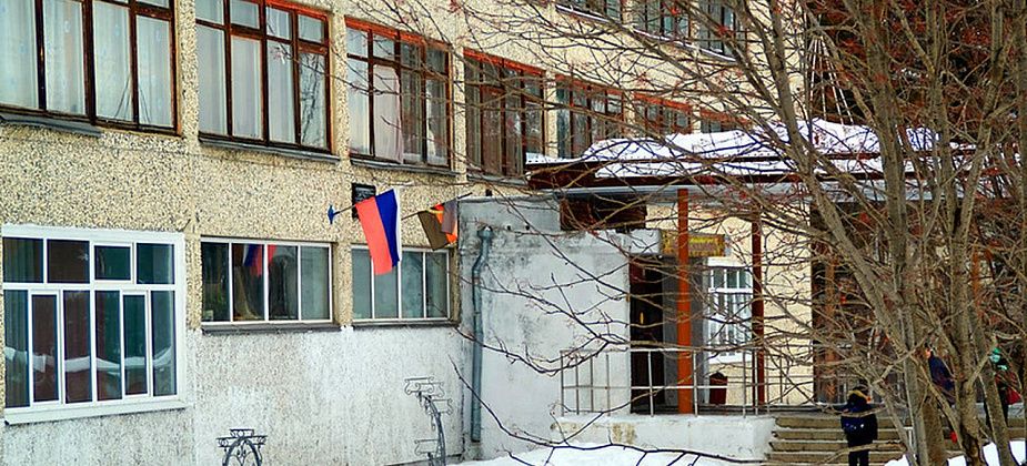 Сотрудницу пищеблока в школьной столовой отправили на больничный. У нее может быть туберкулез